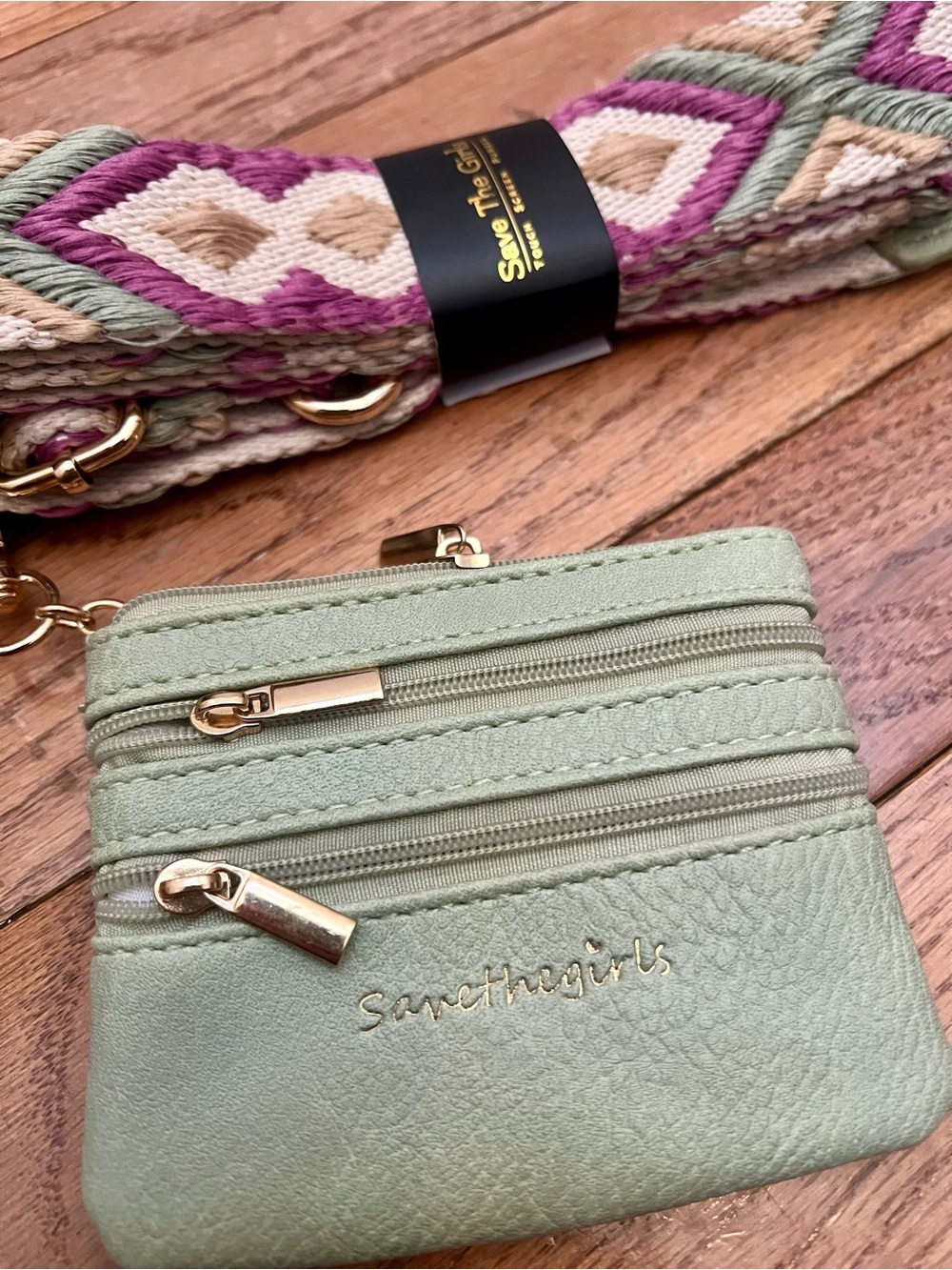 Save the Girls Clip & Go Strap w/ Zippered Pouch NWT Sage green - Picture 3 of 11